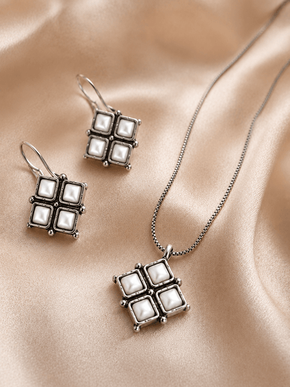 Elara Pearl Set