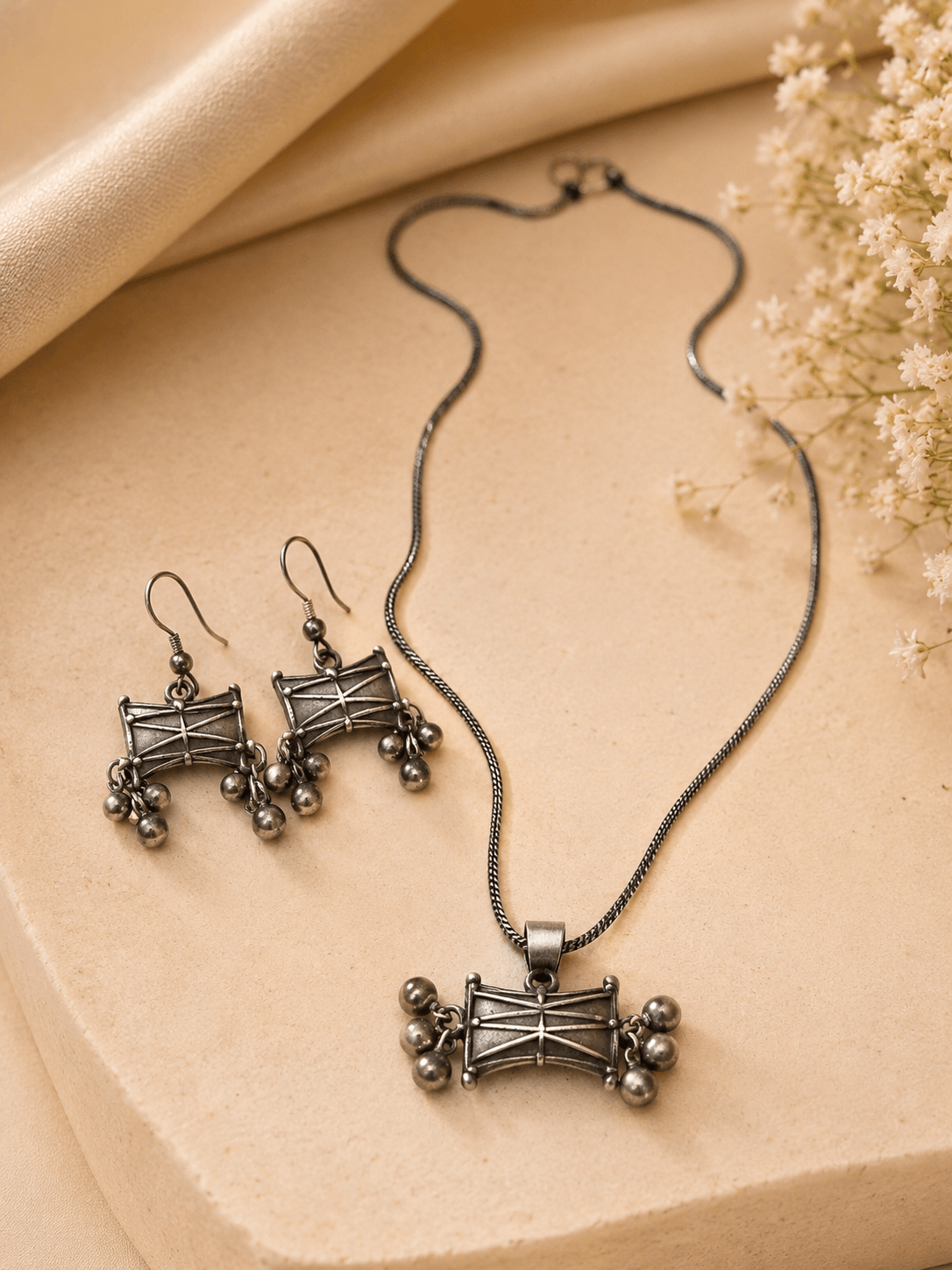 Damru Pendant Set