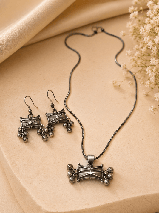 Damru Pendant Set