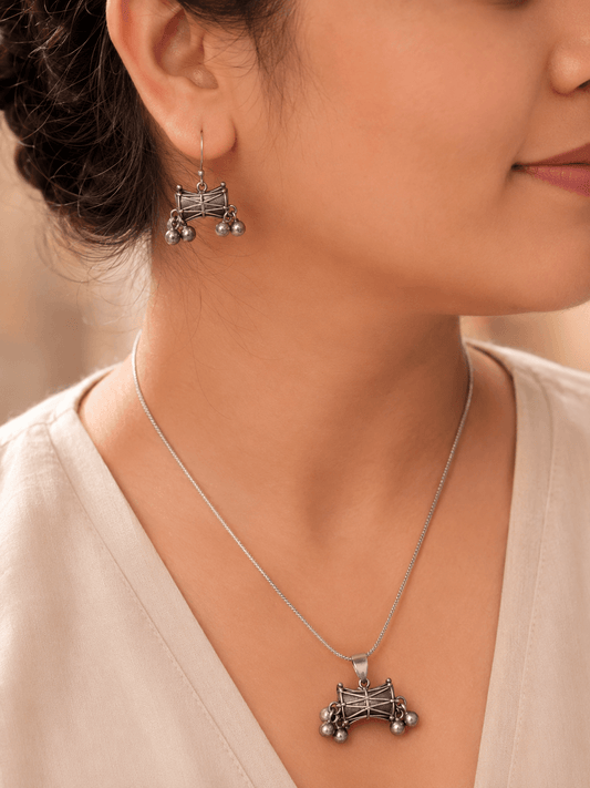 Damru Pendant Set
