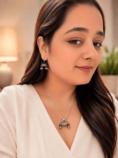 Damru Pendant Set
