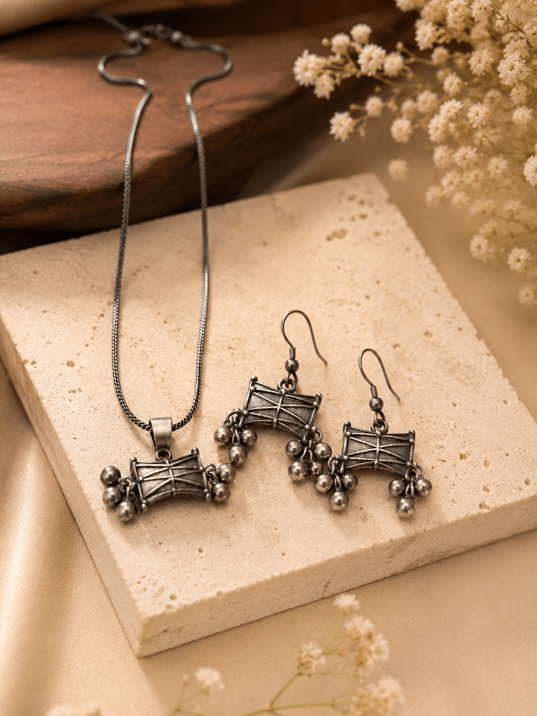 Damru Pendant Set