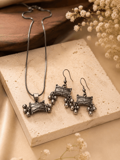 Damru Pendant Set